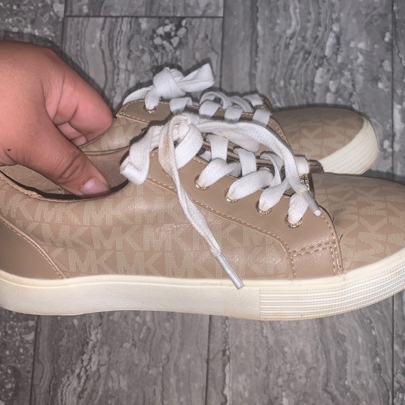 MK girls size 2 shoes - Picture 3 of 3